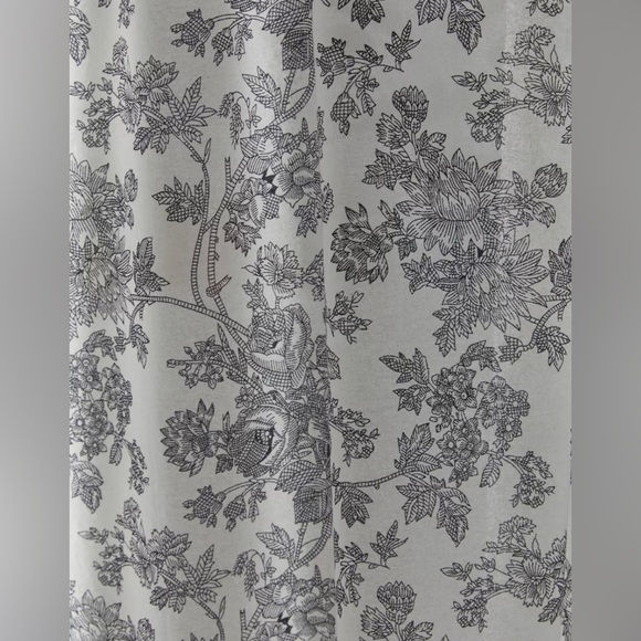 (NEW) Toile Shower Curtain - Picture 2 of 3